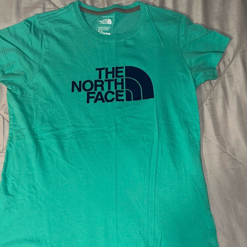 Lightly worn women’s North Face shirt sleeve